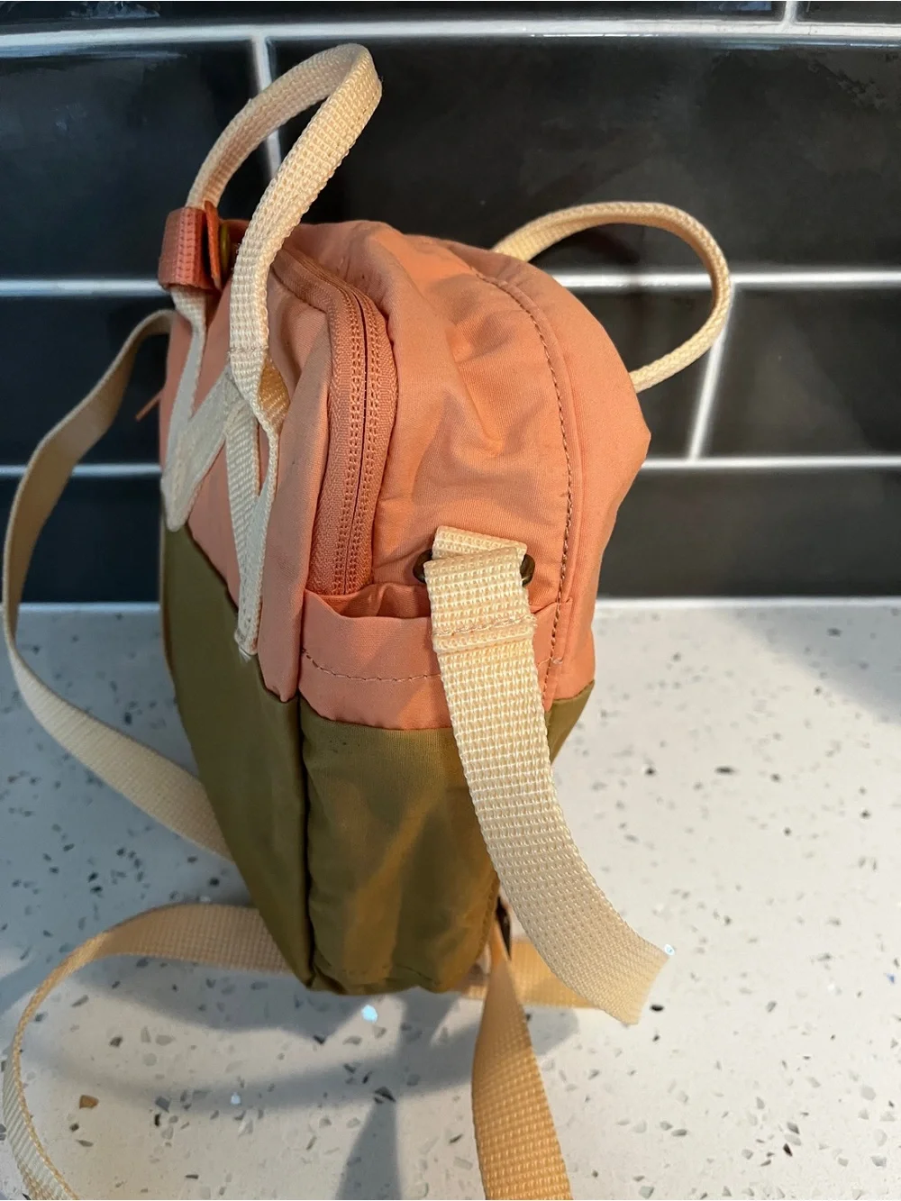 Fjällräven Kånken Mini Sling Crossbody Bag Peach & Olive